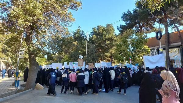 راهپیمایی 13 آبان با حضور حداکثری دانش آموزان در شهرستان نیشابور 