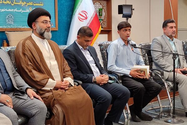  نخبگان پیشوا در کنار امام جمعه؛ تجدید عهد با آرمان‌های ۱۵ خرداد