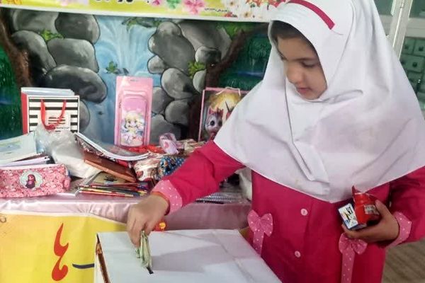 جشن عاطفه‌ها در دبستان دخترانه راهیان نور ناحیه دو شهرری 