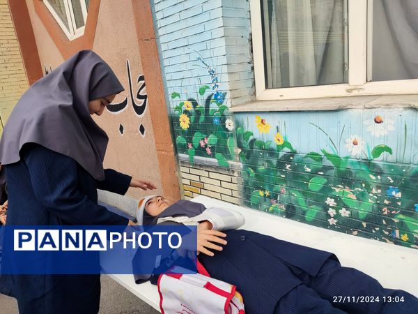 مانور سراسری زلزله در دبیرستان حداد 
