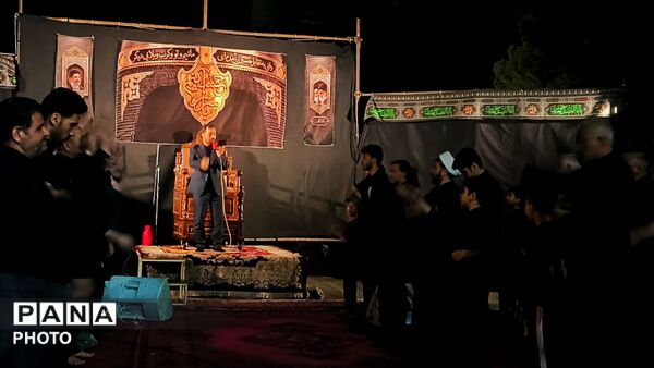 مراسم عزاداری در شب عاشورای حسینی

