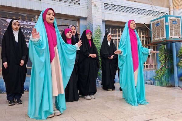 مدارس اسلامشهر یکصدا در جشن انقلاب 
