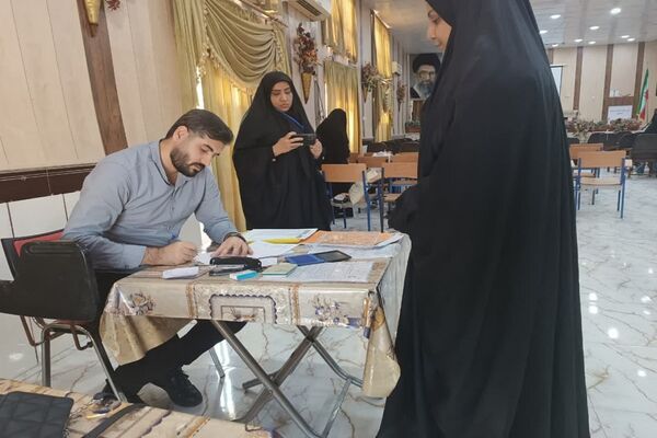 حضور دانش‌آموزان پای صندوق انتخابات هیات‌رئیسه شورای دانش‌آموزی
