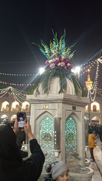 گل آرایی و چراغانی حرم رضوی 