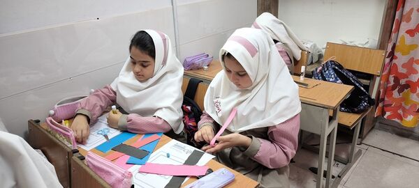 نقاشی دانش‌آموزان دبستان ارمغان هستی ناحیه سه کرج به مناسبت روز استاندارد