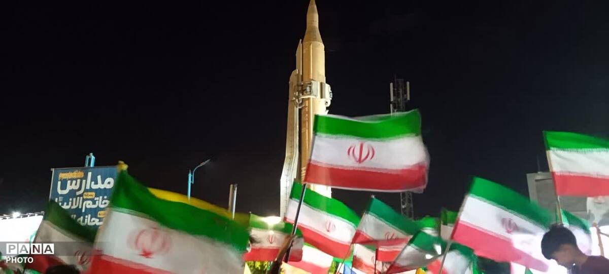 نمایش توان دفاعی کشور در میدان امام حسین (ع) یزد