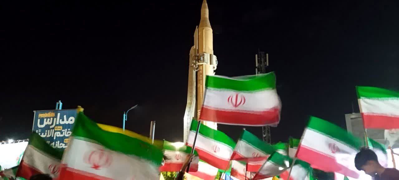 نمایش توان دفاعی کشور در میدان امام حسین (ع) یزد