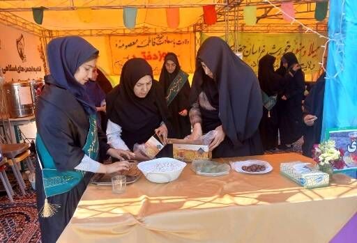 همکاری خادمیاران مدرسه فاطمیه با چایخانه دانش‌آموزی حضرت رضا (ع) در شیروان