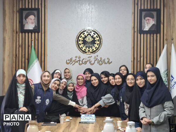 تولدی دوباره برای پانا در کنار خبرنگاران برتر 