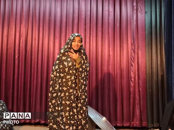 مسابقات تئاتر صحنه ای دختران در شهرستان کاشمر