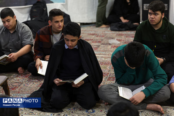 اعتکاف دانش‌آموزی در مسجد جامع امام جعفر صادق(ع) اقدسیه