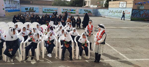 همزمان با سی و یکم شهریور ماه  زنگ شکوفه ها در مدارس باخرز به صدا درآمد