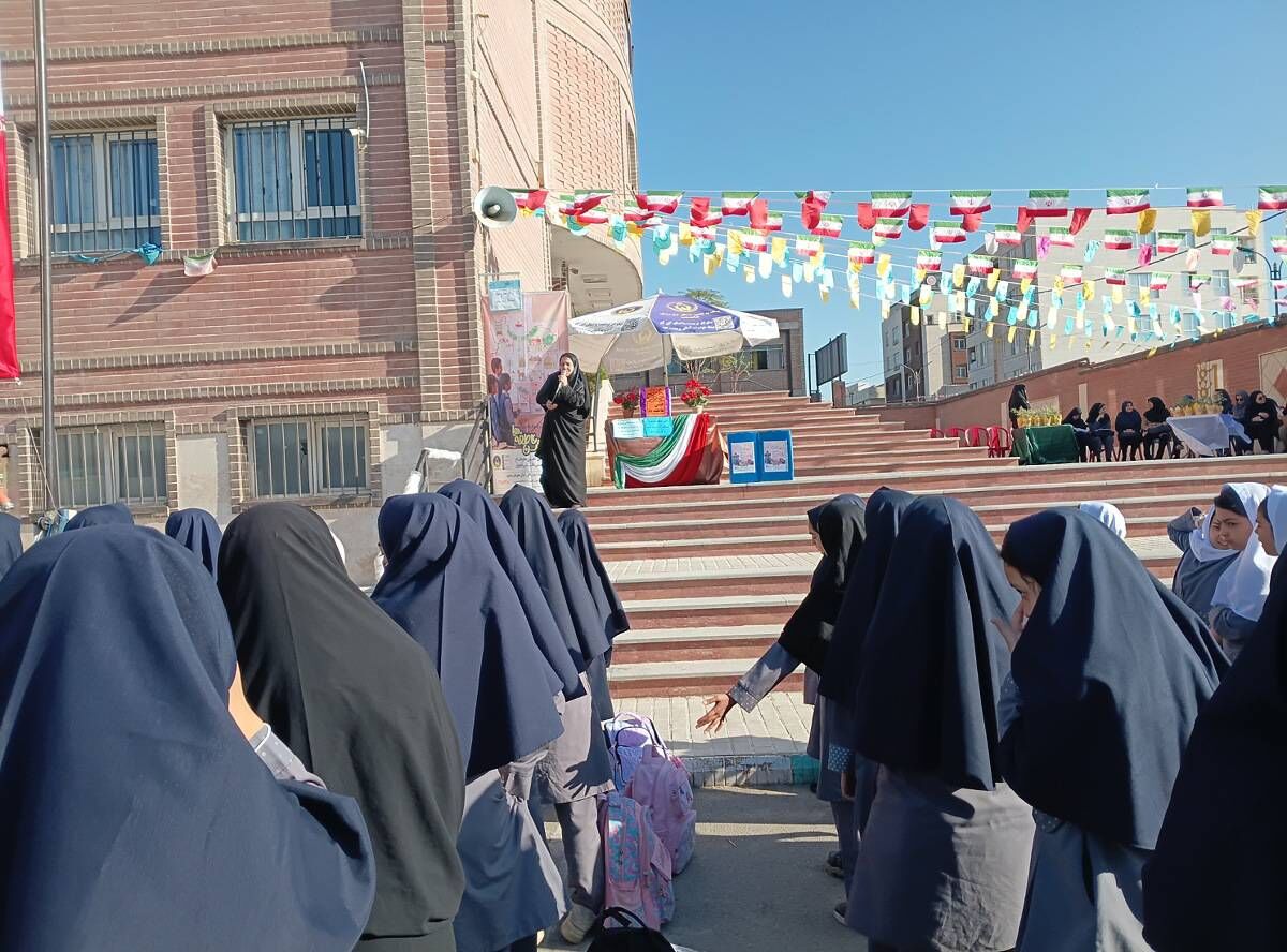 برگزاری جشن عاطفه‌ها در مدرسه کاوه آهنگر
