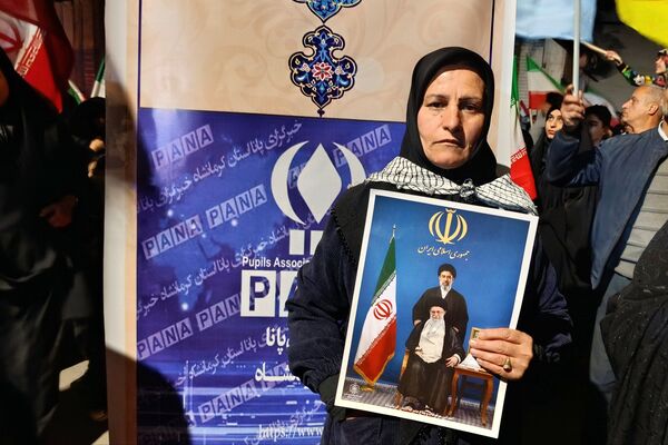 مراسم چهلمین روز شهادت دانش‌آموزان میناب