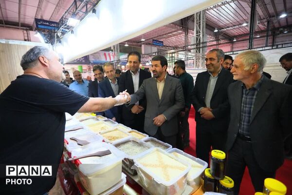 افتتاح نمایشگاه کالاهای اساسی استان در همدان