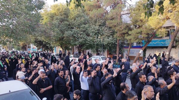 قافله پیاده‌روی و عزاداری خادمیان رضوی و هیات‌های مذهبی اصفهان