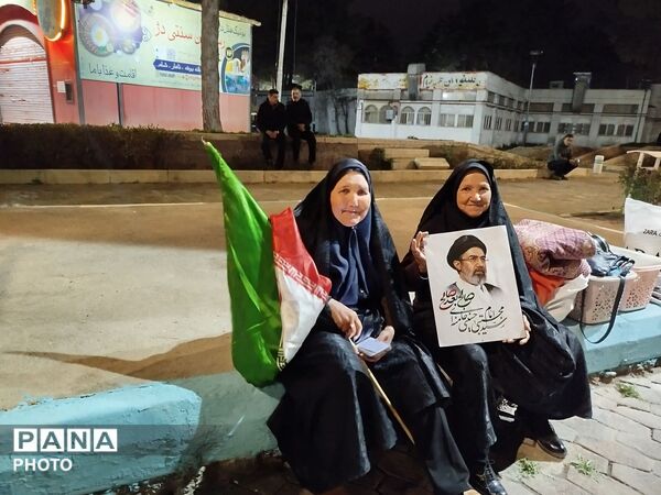  لحظه تحویل سال و تجدید بیعت با رهبر معظم انقلاب اسلامی 