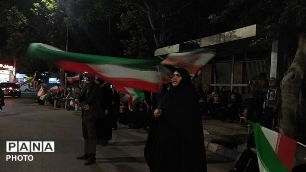 گذری بر میدان حافظ در   هشتاد و پنجمین شب از اجتماعات مردمی نیشابور