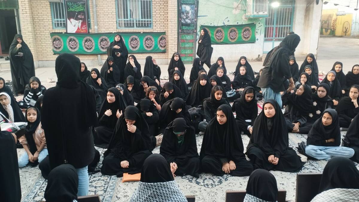 بازدید مسئولین اداره آموزش و پرورش از هیئت دانش آموزی دختران حاج قاسم 