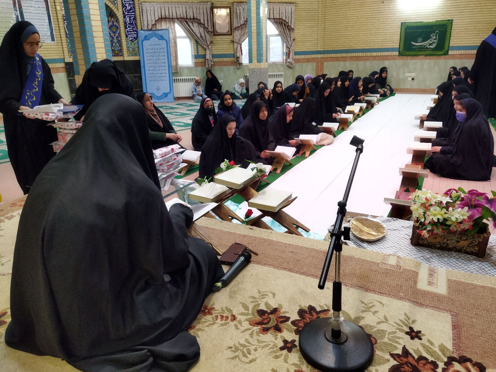 محفل قرآنی دانش‌آموزان در شهر راز