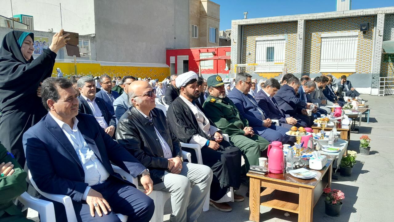 آیین نواختن " زنگ سپاس معلم "  در تربت حیدریه