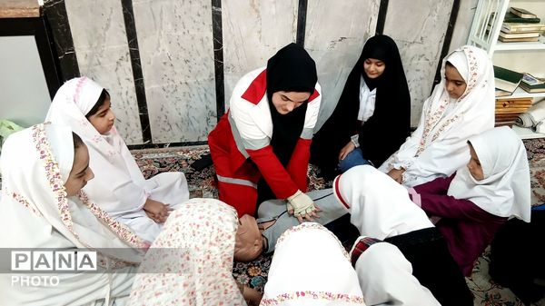 گرامیداشت روز هلال‌احمر با استقرار نیروهای امدادی در محل برگزاری نماز جمعه