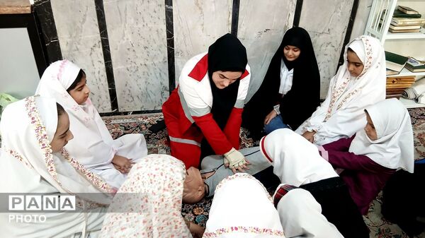 گرامیداشت روز هلال‌احمر با استقرار نیروهای امدادی در محل برگزاری نماز جمعه