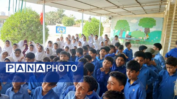 بزرگداشت روز دانش‌آموز در مدرسه شهید مطهری مارم