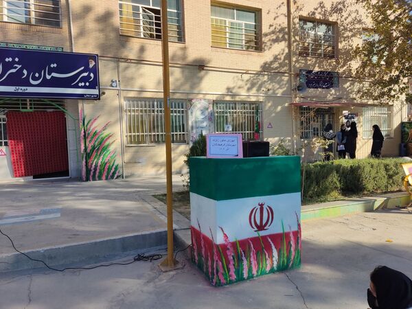 اجرای مانور زلزله  در دبیرستان دخترانه فرهیختگان