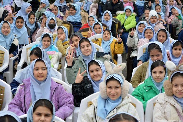 حضور خادمان رضوی در مدرسه قدر بهارستان‌دو