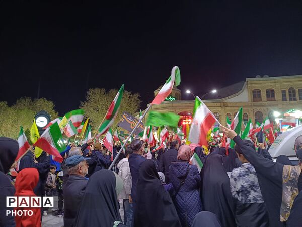 میدان خالی نمیشود 