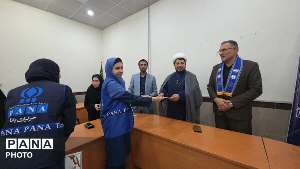 نشست معاون پرورشی و فرهنگی اداره کل آموزش و پرورش خوزستان با دانش آموز خبرنگاران پانا 