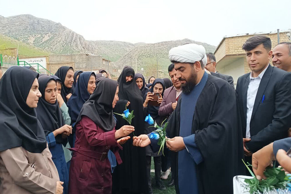 نواختن زنگ سپاس معلم در مدرسه الزهرا شهرستان مارگون