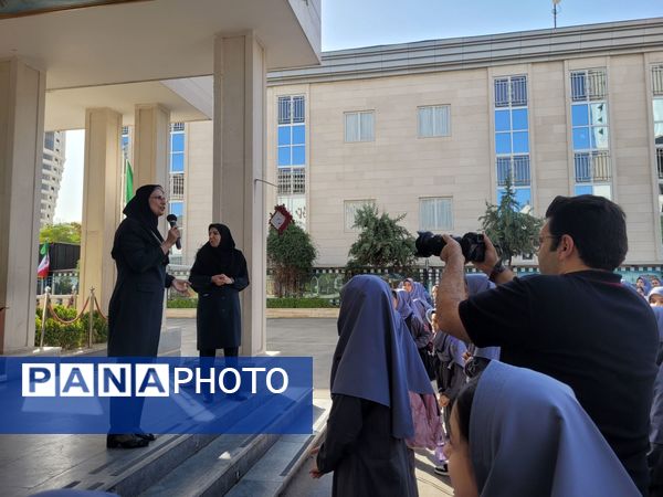 دبستان مصلی نژاد حضرت زینب میزبان مراسم آغاز سال تحصیلی شد