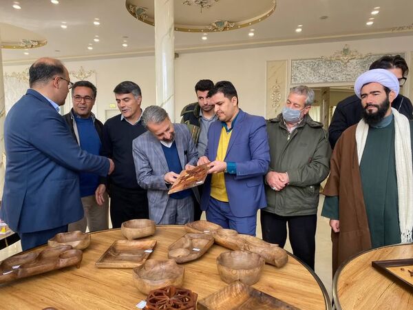 نمایشگاه صنایع دستی در کوهسرخ