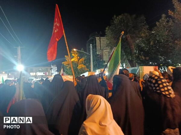 حضور پرشور مردم حاجی‌آباد در آیین‌ گرامیداشت شهدای انقلاب و دانش‌آموزان شجره طیبه