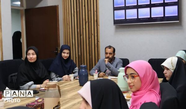تولدی دوباره برای پانا در کنار خبرنگاران برتر 