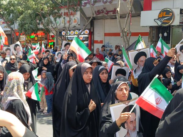 راهپیمایی جمعه خشم و نصر با حضور پرشور مشهد مقدس برگزار شد