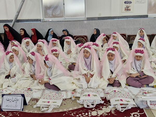 جشن تکلیف دختران در گلوگاه 