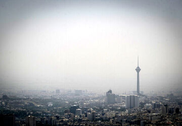 هوای تهران همچنان آلوده‌ است