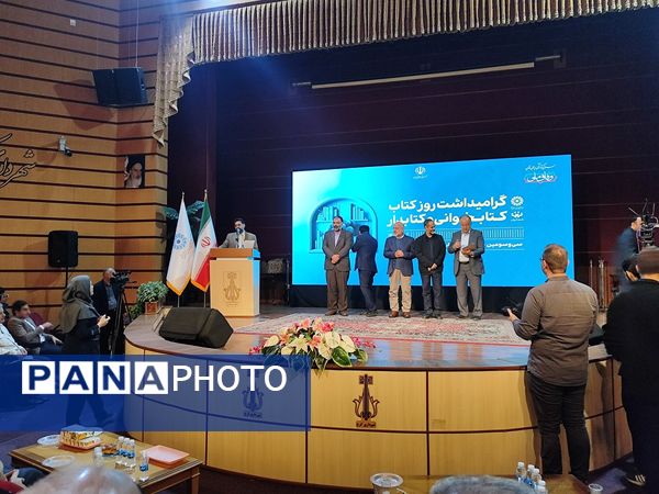 همایش کتاب و کتابخوانی در سالن میلاد شهرداری کرج 