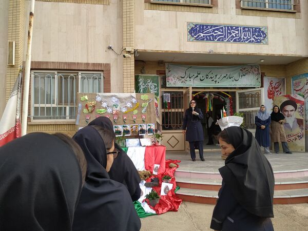 جشن آغاز سال تحصیلی جدید در دبیرستان نمونه ایمان 