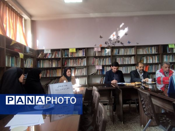 جلسه هماهنگی مانور زلزله در کتابخانه مدرسه غدیر یک قدس