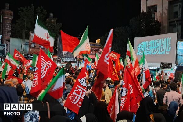 نمایش واقعی پهپادهای کرار و شاهد ۱۳۶ در اجتماع بزرگ مردمی شهرستان شیروان
