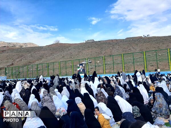 نماز عید سعید فطر در زمین چمن ارزنه