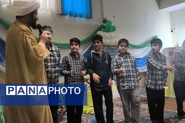 طنینِ نیایش در مدرسه