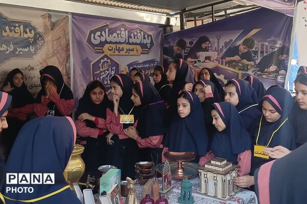 آموزش مهارت‌های پدافند غیرعامل به دانش‌آموزان آموزشگاه آیت‌الله هاشمی رفسنجانی قرچک
