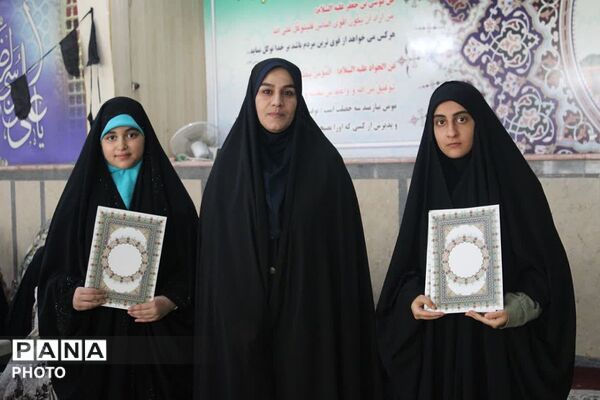 حضور دانش آموزان نخبه نهج البلاغه و حافط قرآن کریم چهارانگه در مصلا نماز جمعه 