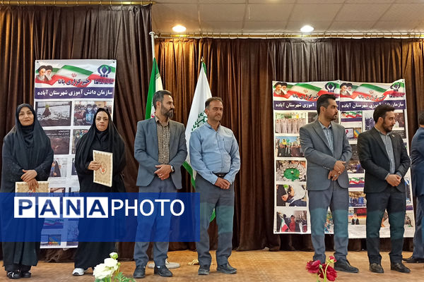 مراسم تجلیل وتقدیر از دانش‌آموز خبرنگاران پانا آباده توسط رئیس سازمان دانش‌آموزی استان فارس