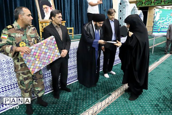 تجلیل از ایثارگران فرهنگی و پرسش و پاسخ در مصلی زنجان
